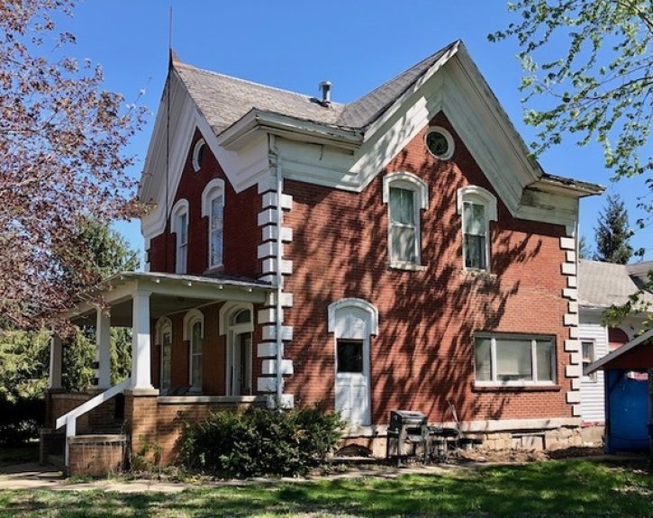 4 306 E. 1st