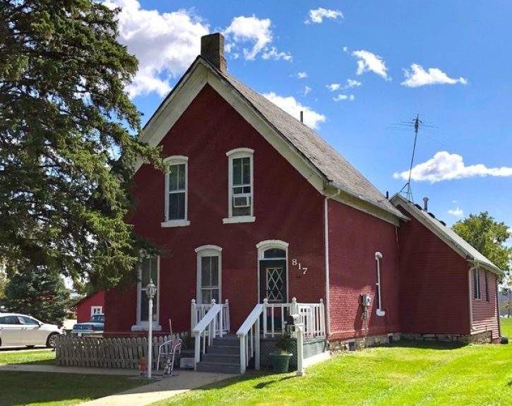 817 Oskaloosa St. Carl & Karen Vander Veer Home