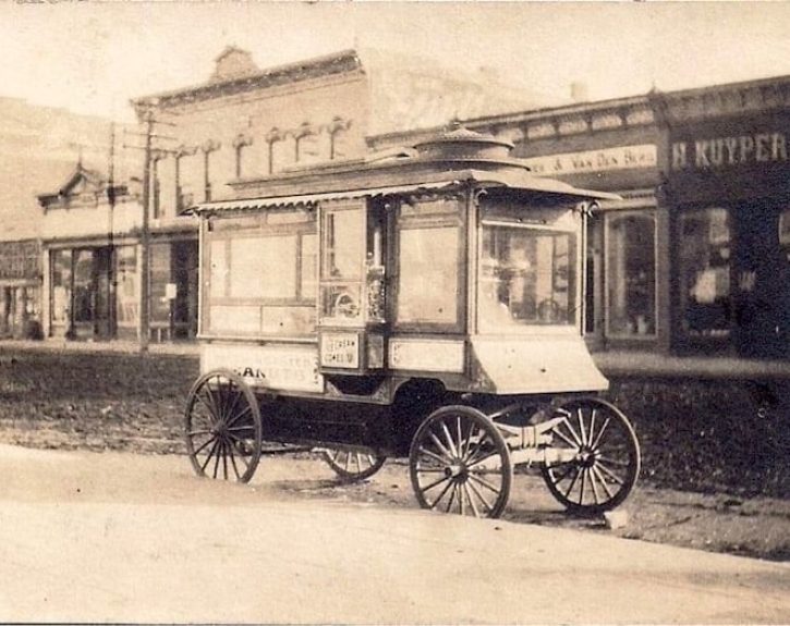 Bill Van Well Popcorn Wagon on Franklin St
