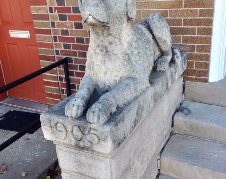 Peoples National Bank / Old City Hall Dog, "Waaksaamheid " - The Watcher